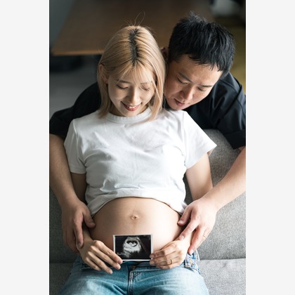 櫻井一平が出張撮影した自然の中の人々, 日本の建築, 中国建築などが写った「ファミリーフォト」の家族写真