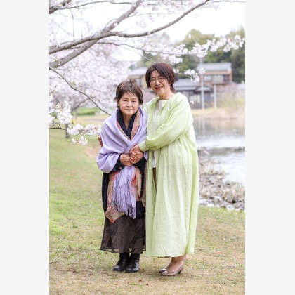 なかがわさとみが出張撮影した「桜と親子で記念撮影」の家族写真