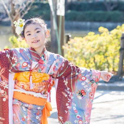 森元こずえが出張撮影した現代ファンタジーの王国, フラッシュ撮影, ジェスチャーなどが写った「七五三」の家族写真