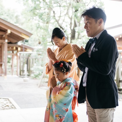 植村由理が出張撮影したストリートファッション, 753, 生物などが写った「七五三　＠神明社　横浜」の家族写真