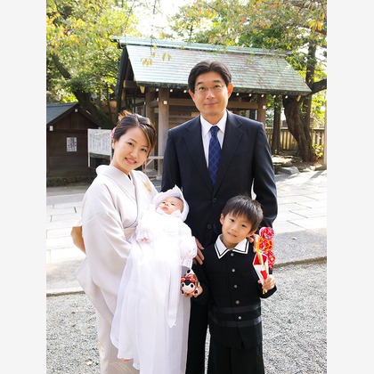 森　健児が出張撮影した古着, 引っ張られた弦楽器, ファッションモデルが写った家族写真の出張撮影/七五三フォト/お宮参りの写真