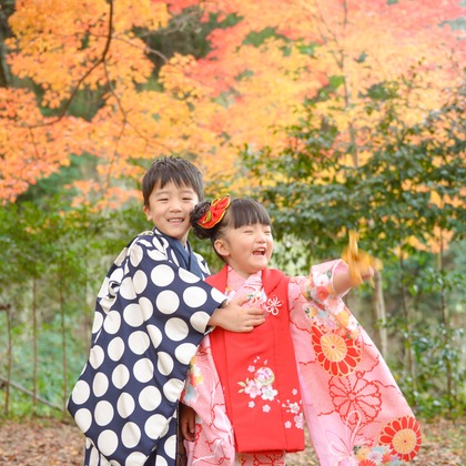 photograph K STYLEが出張撮影した「仲良し兄妹の七五三」の家族写真
