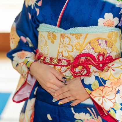 合同会社優希photoが出張撮影した成人式, 落葉, 着物が写った成人式撮影の写真