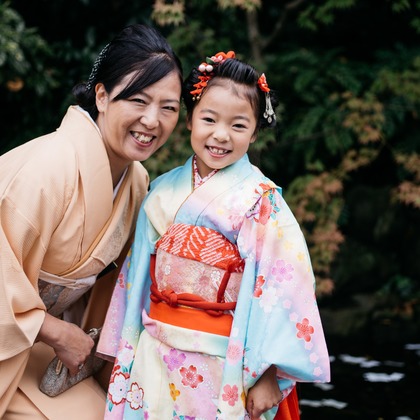 植村由理が出張撮影したストリートファッション, 753, 生物などが写った「七五三　＠神明社　横浜」の家族写真