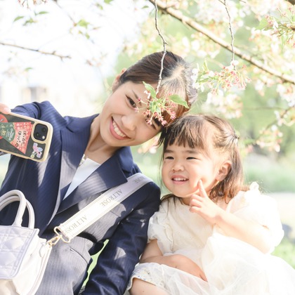 photoYoshitakeが出張撮影した「公園にて」の家族写真