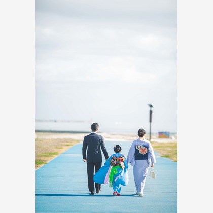 荒畑けいこが出張撮影した友情, 砂, 楽しげが写ったエンゲージメントフォトの写真