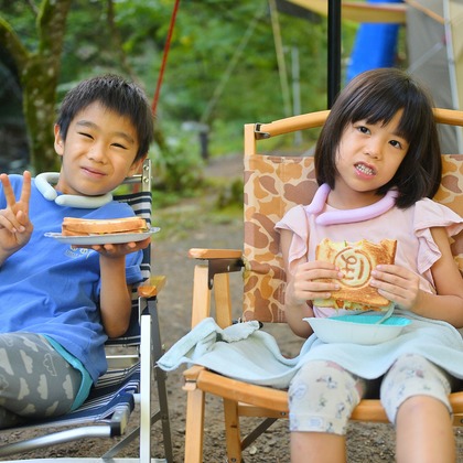 OUTDOOR STUDIOが出張撮影した「キャンプ＆出張撮影」の家族写真
