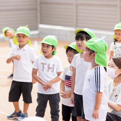 T.Matsumuraが出張撮影した甘いひよこ, 鍛冶池キャンプ場, ローラースポーツなどが写った「運動会（保育園）」の家族写真