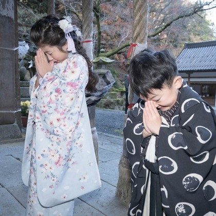 A&Y写真OFFICEが出張撮影したスリーブ, 楽しげ, 幼児が写った七五三フォトの写真