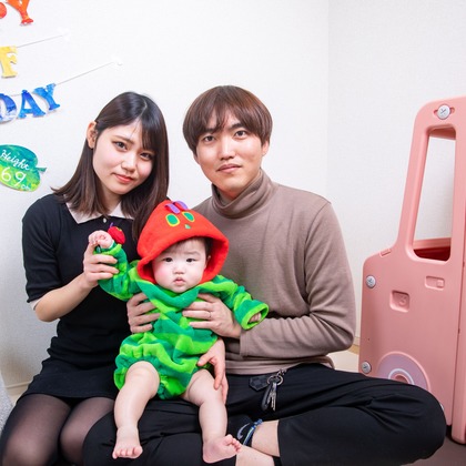 岩坪眞一郎が出張撮影した「誕生日記念撮影」の家族写真