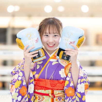 大森光太郎・K-PHOTOが出張撮影したYokohama Ukai-Tei, バトリョハウス, スポーツ会場などが写った「成人式撮影」の家族写真