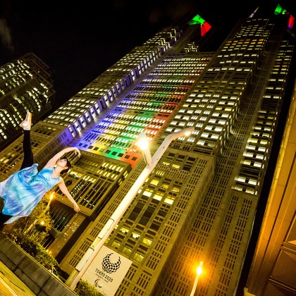 踊るカメラマンAKIRAが撮影したウェディングや家族、ビジネスの写真