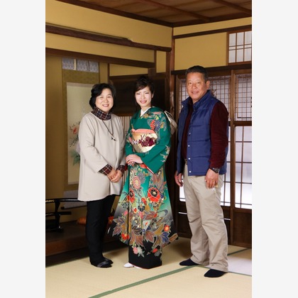 スマイルハンターが出張撮影した家族写真(キッズ,ベビーフォト)などが写った「成人式フォト」の家族写真