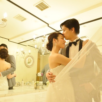 1978 ( Mille Neuf Cents Soixante-dix-huit) が撮影したウェディングや家族、ビジネスの写真