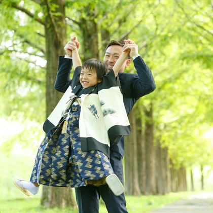 Chihiro Photographyが出張撮影したYasue Hachimangu, 星, 自然の中の人々などが写った「五歳男の子七五三Photo」の家族写真