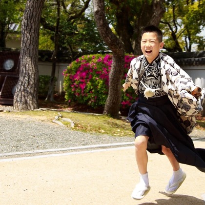 中井企画が出張撮影したKishiwada Castle, スポーツユニフォーム, 分かち合うなどが写った「ハーフ成人式」の家族写真