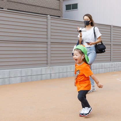 T.Matsumuraが出張撮影した甘いひよこ, 鍛冶池キャンプ場, ローラースポーツなどが写った「運動会（保育園）」の家族写真