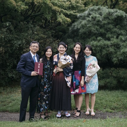 この写真は、出張撮影(家族写真(キッズ,ベビーフォト))のアルバム「卒業式 at 早稲田大学、オークウッドプレミア東京」にある写真の1枚で、家族写真(キッズ,ベビーフォト)などが写っています。<br>「卒業式 at 早稲田大学、オークウッドプレミア東京」では他にも:albumPhotoCount枚の家族写真を見ることができます。撮影者は植村由理です。カメラマンのプロフィールページで、家族写真(キッズ,ベビーフォト)撮影の口コミやおすすめコメントを見ることができます。