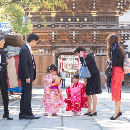 出張撮影ななが出張撮影した自然の中の人々, お宮参り衣装, 人間が写った七五三フォトの写真