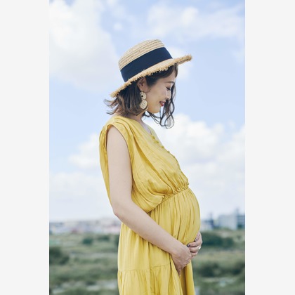 NISHIMURA AKINOBUが出張撮影したストリートファッション, 自然の中の人々, ジョイントなどが写った「初夏のマタニティフォト@二子玉川公園」の家族写真