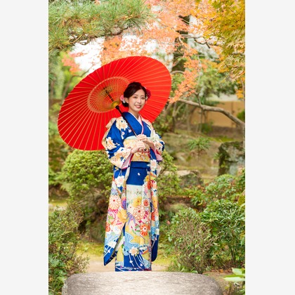 合同会社優希photoが出張撮影した成人式, 落葉, 着物が写った成人式撮影の写真