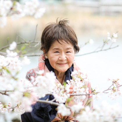 なかがわさとみが出張撮影した「桜と親子で記念撮影」の家族写真