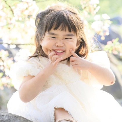 photoYoshitakeが出張撮影した「公園にて」の家族写真