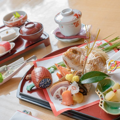 高木勇斗が出張撮影した「お食い初め」の家族写真