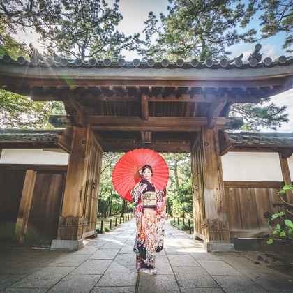 アトリエ　エピカ/清水　一哉が出張撮影した横浜イングリッシュガーデン, ストリートファッション, 自然の中の人々などが写った「成人前撮り　＠三渓園」の家族写真