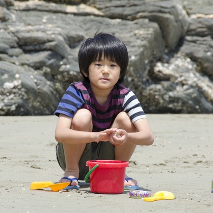 辻 充彦が出張撮影したカーマイン, あずき色, 赤ちゃん・幼児服が写った家族写真の出張撮影の写真