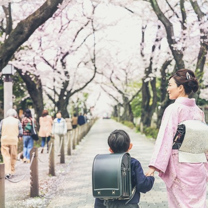 この写真は、出張撮影(家族写真(キッズ,ベビーフォト))のアルバム「入学式」にある写真の1枚で、家族写真(キッズ,ベビーフォト)などが写っています。<br>「入学式」では他にも:albumPhotoCount枚の家族写真を見ることができます。撮影者はLayla Shibukawa Photographyです。カメラマンのプロフィールページで、家族写真(キッズ,ベビーフォト)撮影の口コミやおすすめコメントを見ることができます。