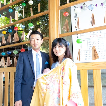 この写真は、出張撮影(家族写真(キッズ,ベビーフォト))のアルバム「お宮参り撮影@川越氷川神社」にある写真の1枚で、家族写真(キッズ,ベビーフォト)などが写っています。<br>「お宮参り撮影@川越氷川神社」では他にも:albumPhotoCount枚の家族写真を見ることができます。撮影者は瀧澤 唯です。カメラマンのプロフィールページで、家族写真(キッズ,ベビーフォト)撮影の口コミやおすすめコメントを見ることができます。