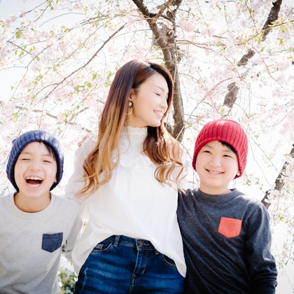 アトリエ　エピカ/清水　一哉が出張撮影した植物, 感情, レクリエーションなどが写った「桜フォト」の家族写真