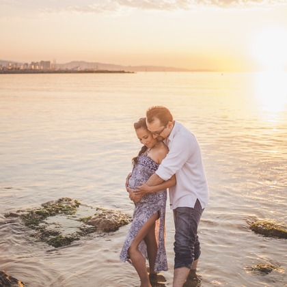 La Cristina Fotografia が出張撮影した「スペイン(バルセロナ)でのマタニティフォト」の家族写真
