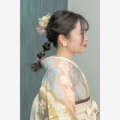 ミヤタカズコが出張撮影したフラッシュ撮影, 自然の中の人々, ショルダーなどが写った「卒業」の家族写真