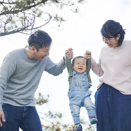 NISHIMURA AKINOBUが出張撮影した空, 赤, 青が写った家族写真(キッズ,ベビーフォト)の写真