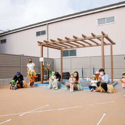 T.Matsumuraが出張撮影した甘いひよこ, 鍛冶池キャンプ場, ローラースポーツなどが写った「運動会（保育園）」の家族写真