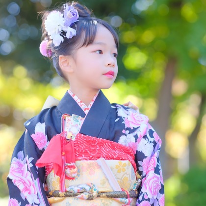 杉本 周平が出張撮影した五感の庭, ベビーキャリア, ネクタイが写った家族写真の出張撮影の写真