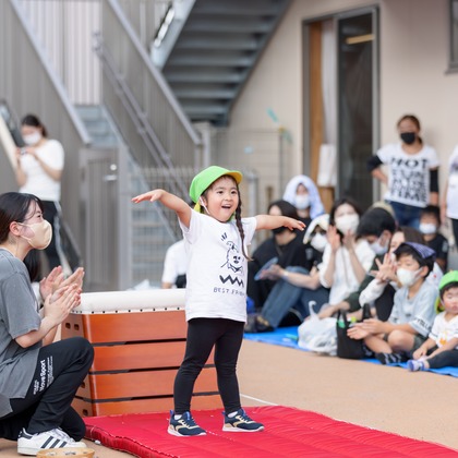 T.Matsumuraが出張撮影した甘いひよこ, 鍛冶池キャンプ場, ローラースポーツなどが写った「運動会（保育園）」の家族写真