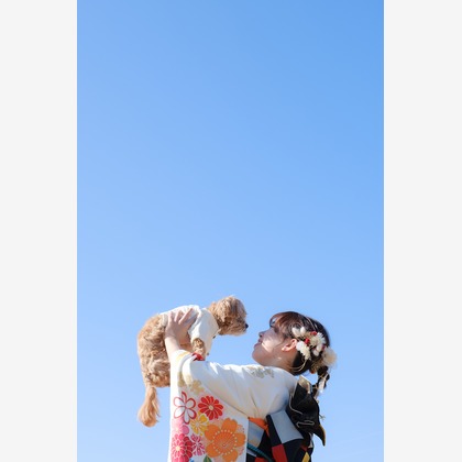 高夏写真店が出張撮影した荷物とバッグ, 記念写真, 家族写真が写った成人式撮影の写真