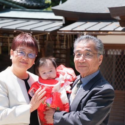 高夏写真店が出張撮影した「お宮参りの撮影」の家族写真