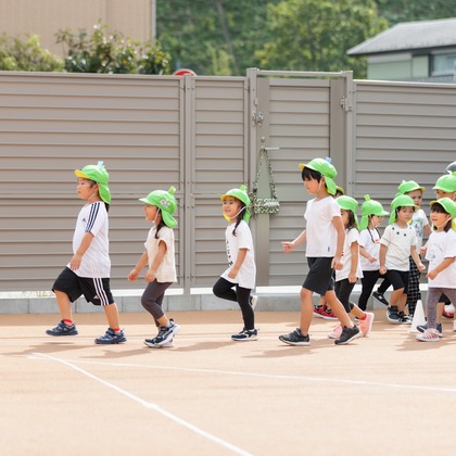 T.Matsumuraが出張撮影した甘いひよこ, 鍛冶池キャンプ場, ローラースポーツなどが写った「運動会（保育園）」の家族写真