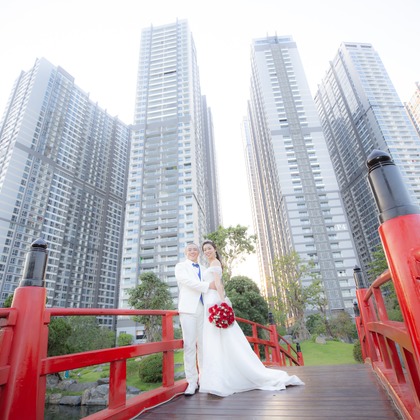 踊るカメラマンAKIRAが撮影したウェディングや家族、ビジネスの写真