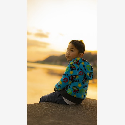 この写真は、出張撮影(家族写真(キッズ,ベビーフォト))のアルバム「夕方のキッズ撮影」にある写真の1枚で、家族写真(キッズ,ベビーフォト)などが写っています。<br>「夕方のキッズ撮影」では他にも:albumPhotoCount枚の家族写真を見ることができます。撮影者はOne-axeです。カメラマンのプロフィールページで、家族写真(キッズ,ベビーフォト)撮影の口コミやおすすめコメントを見ることができます。