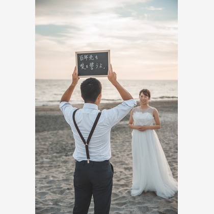 山下　剛が撮影した「海岸でのウェディングフォト」の写真