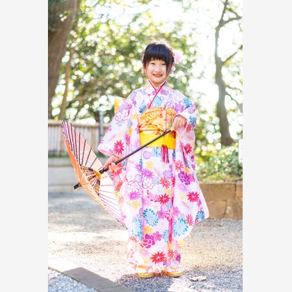 森元こずえが出張撮影した現代ファンタジーの王国, フラッシュ撮影, ジェスチャーなどが写った「七五三」の家族写真