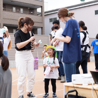 T.Matsumuraが出張撮影した甘いひよこ, 鍛冶池キャンプ場, ローラースポーツなどが写った「運動会（保育園）」の家族写真