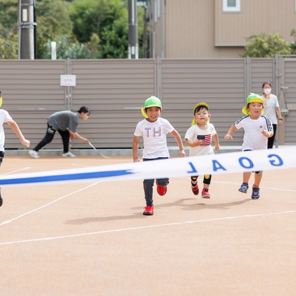 T.Matsumuraが出張撮影した甘いひよこ, 鍛冶池キャンプ場, ローラースポーツなどが写った「運動会（保育園）」の家族写真