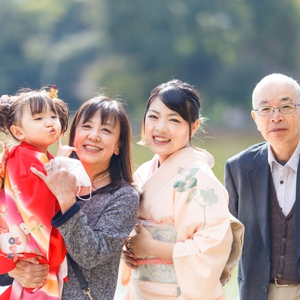 中井企画が出張撮影したネクタイ, フラッシュ撮影, ストリートファッションなどが写った「七五三(奈良)」の家族写真