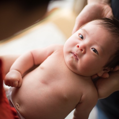竹部 祐樹が出張撮影したジェスチャー, 適応, 生物などが写った「ベビーフォト＠長崎市」の家族写真